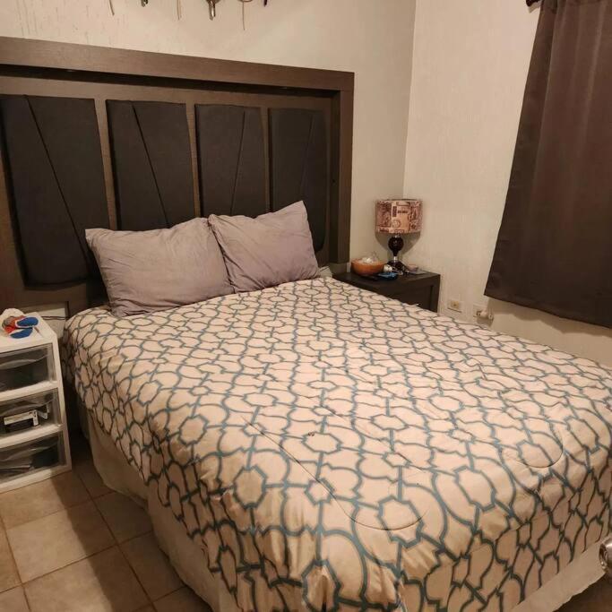 3 Bedroom Townhouse W Garage Blocks From The Holiday home *