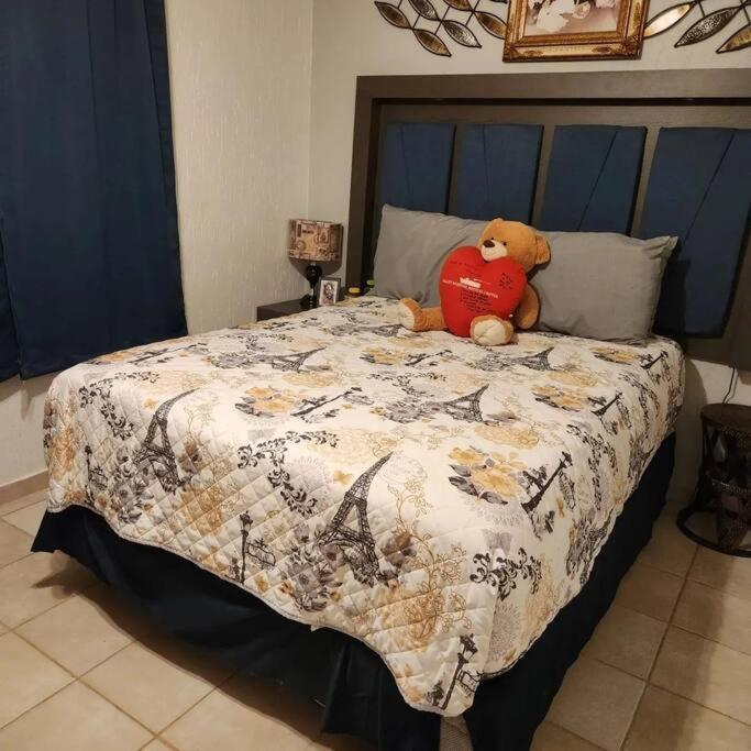 3 Bedroom Townhouse W Garage Blocks From The *
