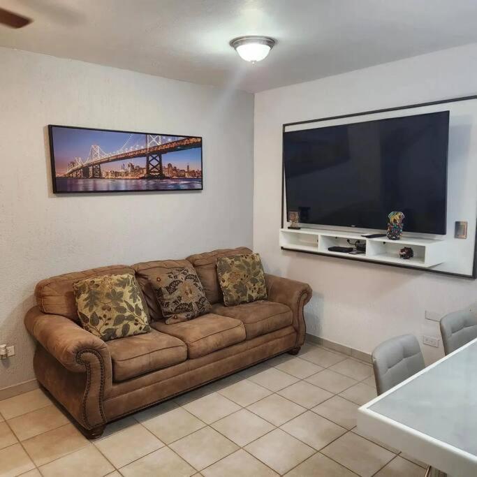 3 Bedroom Townhouse W Garage Blocks From The * Puerto Penasco